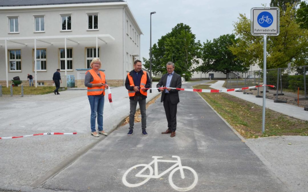 Ludwigsfelde: Bürgermeister eröffnet neue Fahrradstraße