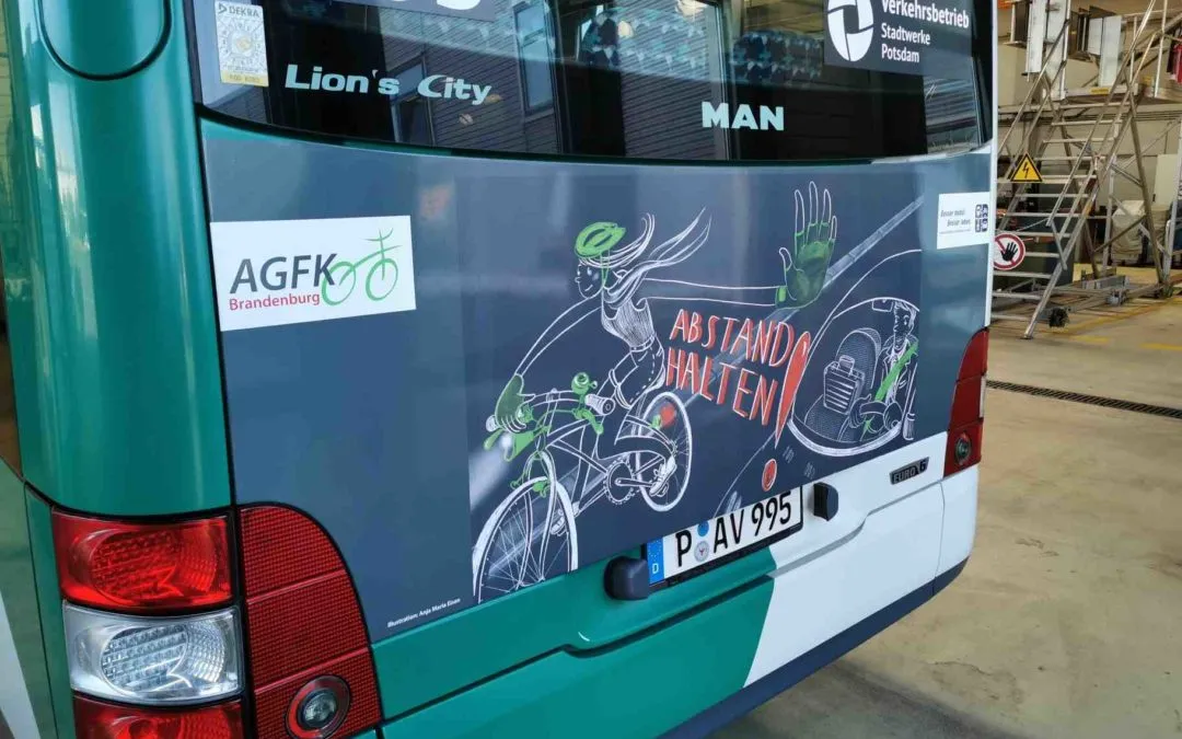 Verkehrssicherheitsmotive auf weiteren Bushecks