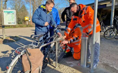 Öffentliche Fahrrad-Luftpumpe am S-Bahnhof Lehnitz