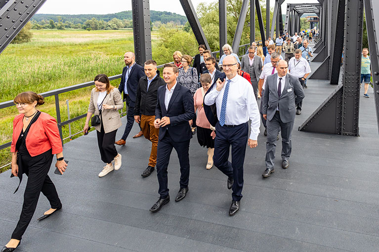 Europabrücke für Radfahrer im Oderbruch freigegeben