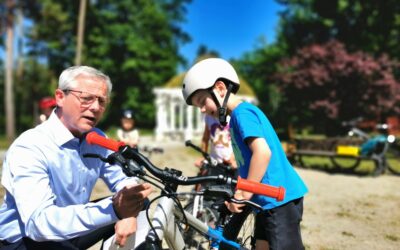 Ludwigsfelder Bürgermeister vermittelt Kindern Radverkehrssicherheit