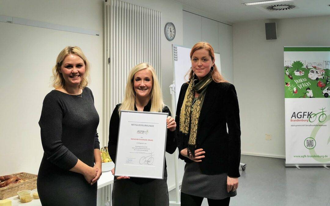 Neue Mitglieder: Gemeinde Grünheide (Mark) und Landkreis Elbe-Elster